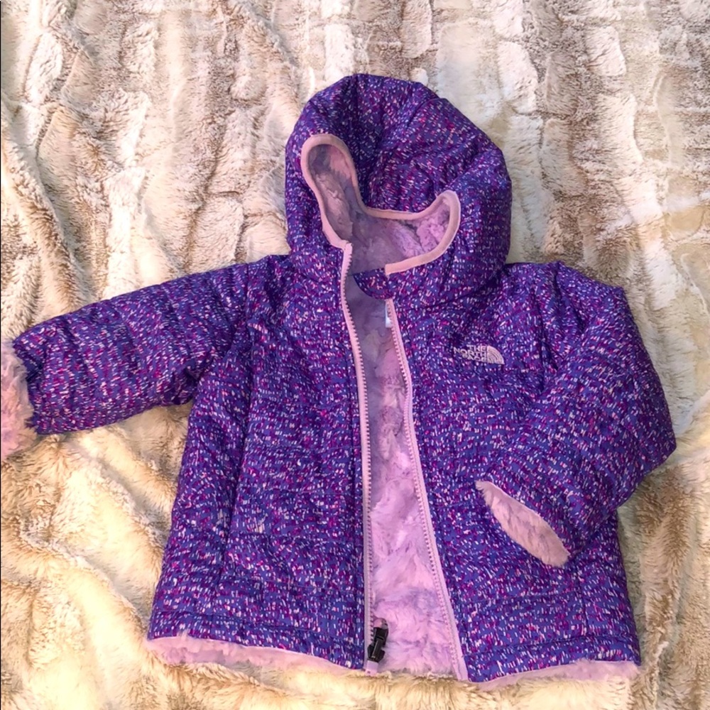 Toddler girls NorthFace puffer reversible coat.